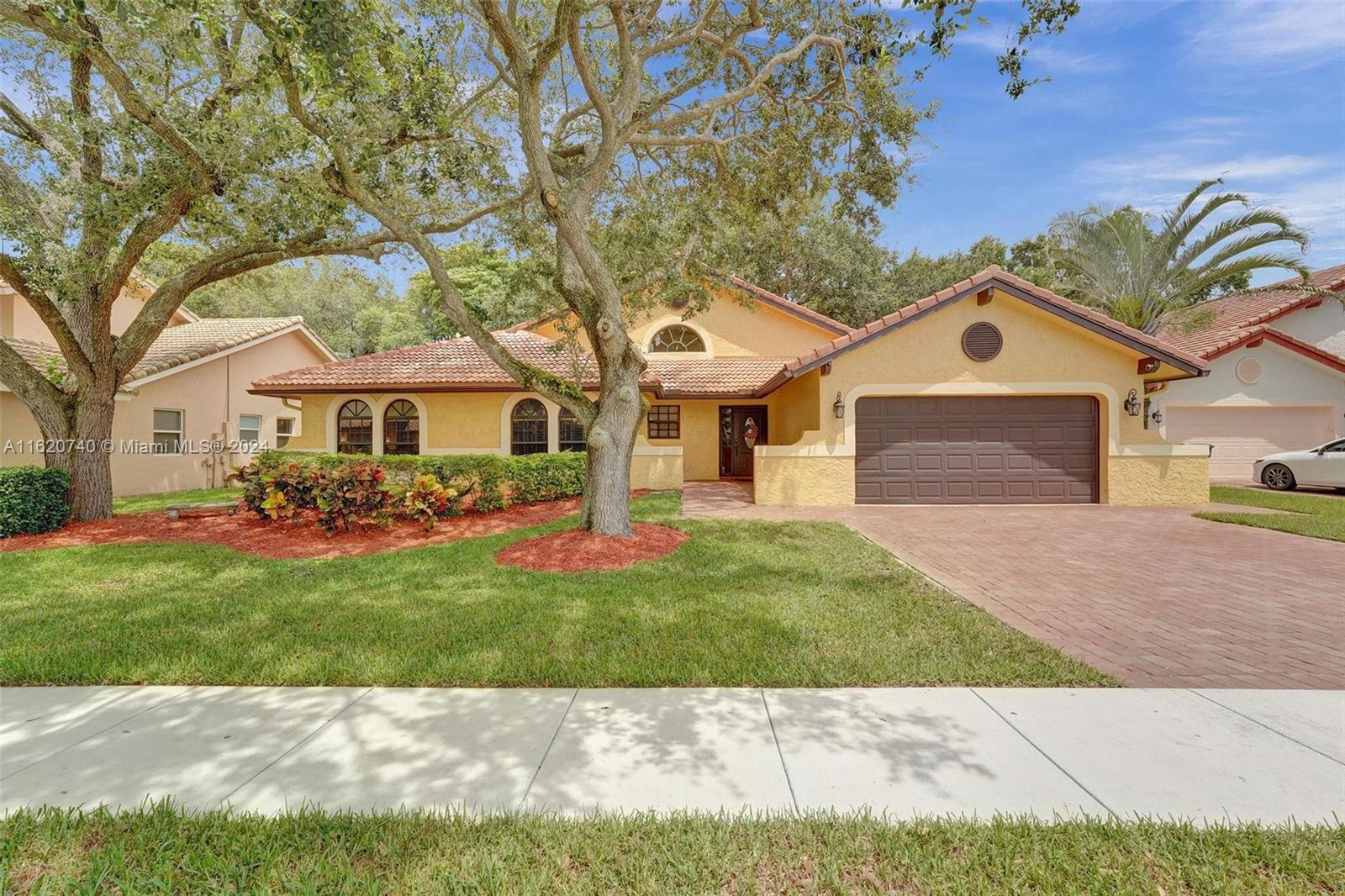 Oak Knoll Cir, Davie, FL 33324