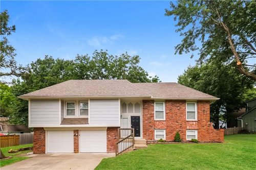 1018 Silver Lake Dr, Raymore, MO, 64083-9015 | Card Image
