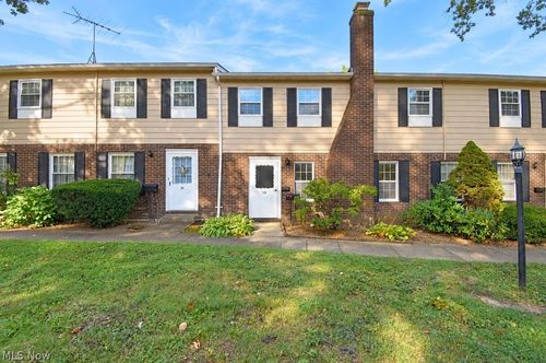 7-18-8240 Deepwood Blvd, Mentor, OH, 44060-7746 | Card Image