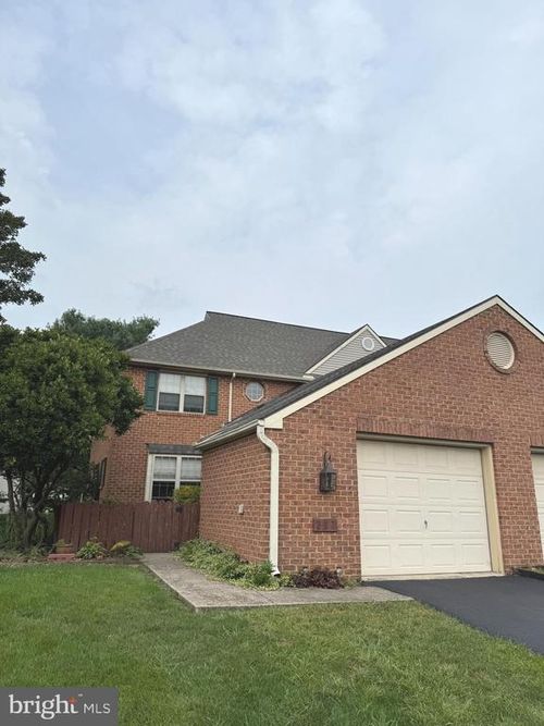 213 Pine Bridge Ln, LANCASTER, PA, 17603-9010 | Card Image