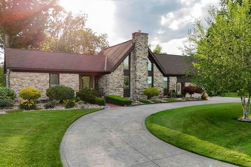 714 Poe Rd, Bucyrus, OH, 44820-8642 | Card Image
