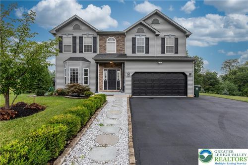 239 Bluegrass Ct, ALLENTOWN, PA, 18104-8238 | Card Image
