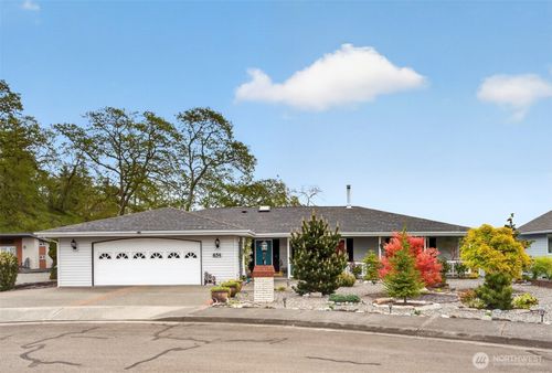 654 Oak Tree Cir, Sequim, WA, 98382-3537 | Card Image