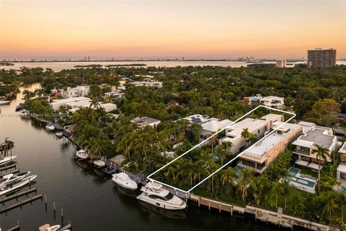 725 Ne 77th St, Miami, FL, 33138-5214 | Card Image