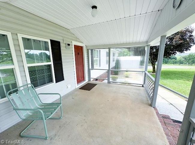 277 Clover Ln, House other with 3 bedrooms, 2 bathrooms and null parking in Mount Airy NC | Image 6