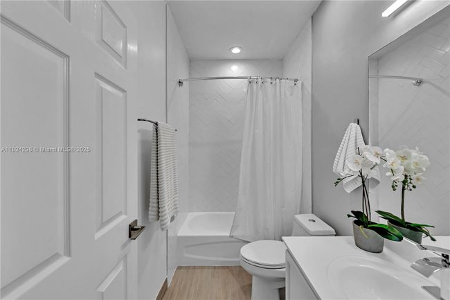 APT-209 - 11401 Nw 89 Th St, Home with 2 bedrooms, 3 bathrooms and null parking in Doral FL | Image 18