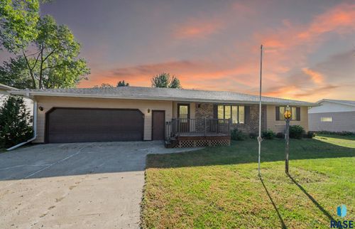 310 N Maple St, Viborg, SD, 57070-2035 | Card Image