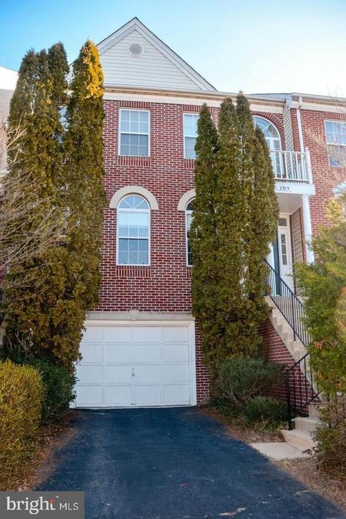 2919 Mainstone Dr, FAIRFAX, VA, 22031-1449 | Card Image