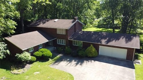7421 W Parkside Dr, Youngstown, OH, 44512-4209 | Card Image