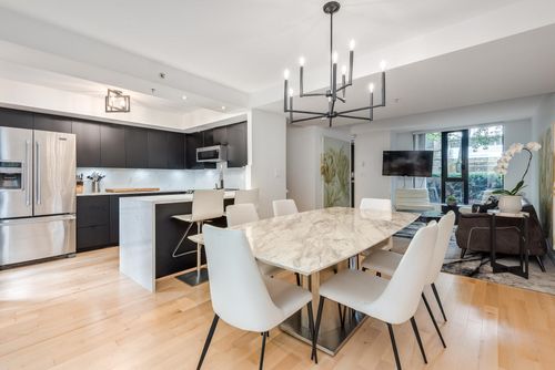 973 Mainland St, Vancouver, BC, V6B1T2 | Card Image