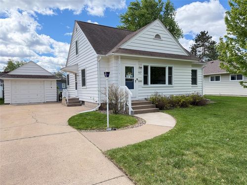 927 Gilbert St, Eau Claire, WI, 54703-2789 | Card Image
