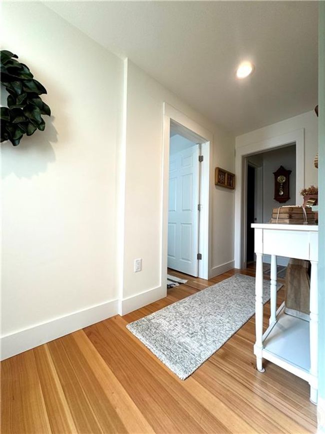 Hallway, Entryway | Image 25