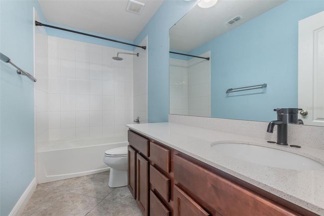 upstairs guest bathroom | Image 13