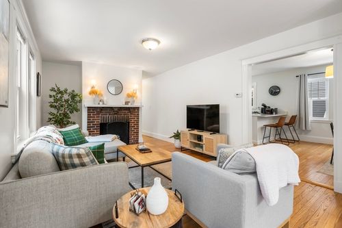 27-27 Bennington St, Newton, MA, 02458-1901 | Card Image