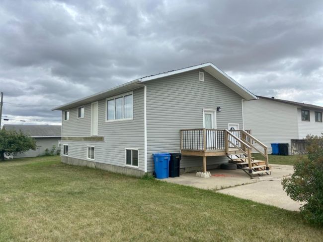 10712 113 Street, Home with 3 bedrooms, 2 bathrooms and 8 parking in Fairview AB | Image 27