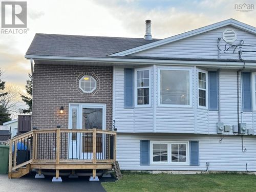 35 Thorncrest Crt, Eastern Passage, NS, B3G1N4 | Card Image