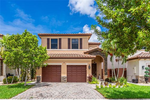 674 33rd Ter, Homestead, FL, 33033-5956 | Card Image