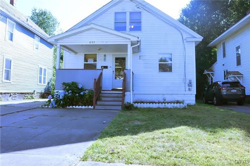 633 W Thomas St, Rome, NY, 13440-3132 | Card Image