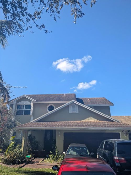 950 Sw 95th Ter, Pembroke Pines, FL, 33025-3671 | Card Image