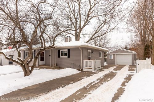 5350 Military Ave, Brighton, MI, 48116-1929 | Card Image
