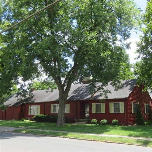 401 E Broadway St, Iola, KS, 66749-3402 | Card Image