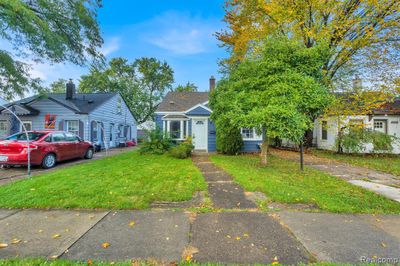 22813 Rosalind Avenue, Home with 3 bedrooms, 1 bathrooms and null parking in Eastpointe MI | Image 1