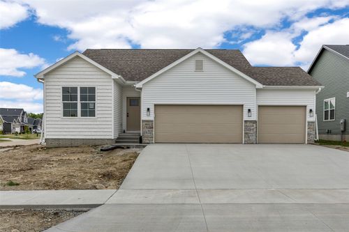 8932 Norway Dr Ne, Cedar Rapids, IA, 52402-4963 | Card Image