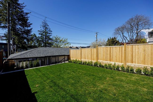 335 E 6 Th Street, Home with 5 bedrooms, 3 bathrooms and 2 parking in North Vancouver BC | Image 22