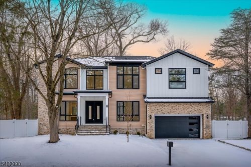 83 Falcon Rd, Livingston, NJ, 07039-4414 | Card Image