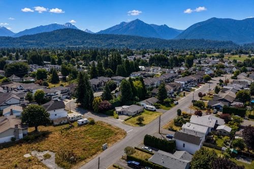 7194 Rochester Ave, Chilliwack, BC, V2R2P3 | Card Image