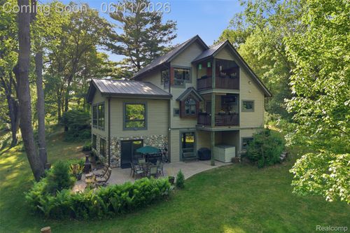 308 Nuthatch Rd, Ortonville, MI, 48462-8551 | Card Image
