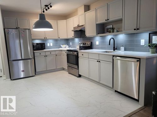 592 Hooke Rd Nw, Edmonton, AB, T5A5H2 | Card Image