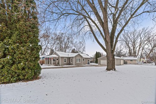 2253 Russell St, Grand Blanc, MI, 48439-4217 | Card Image