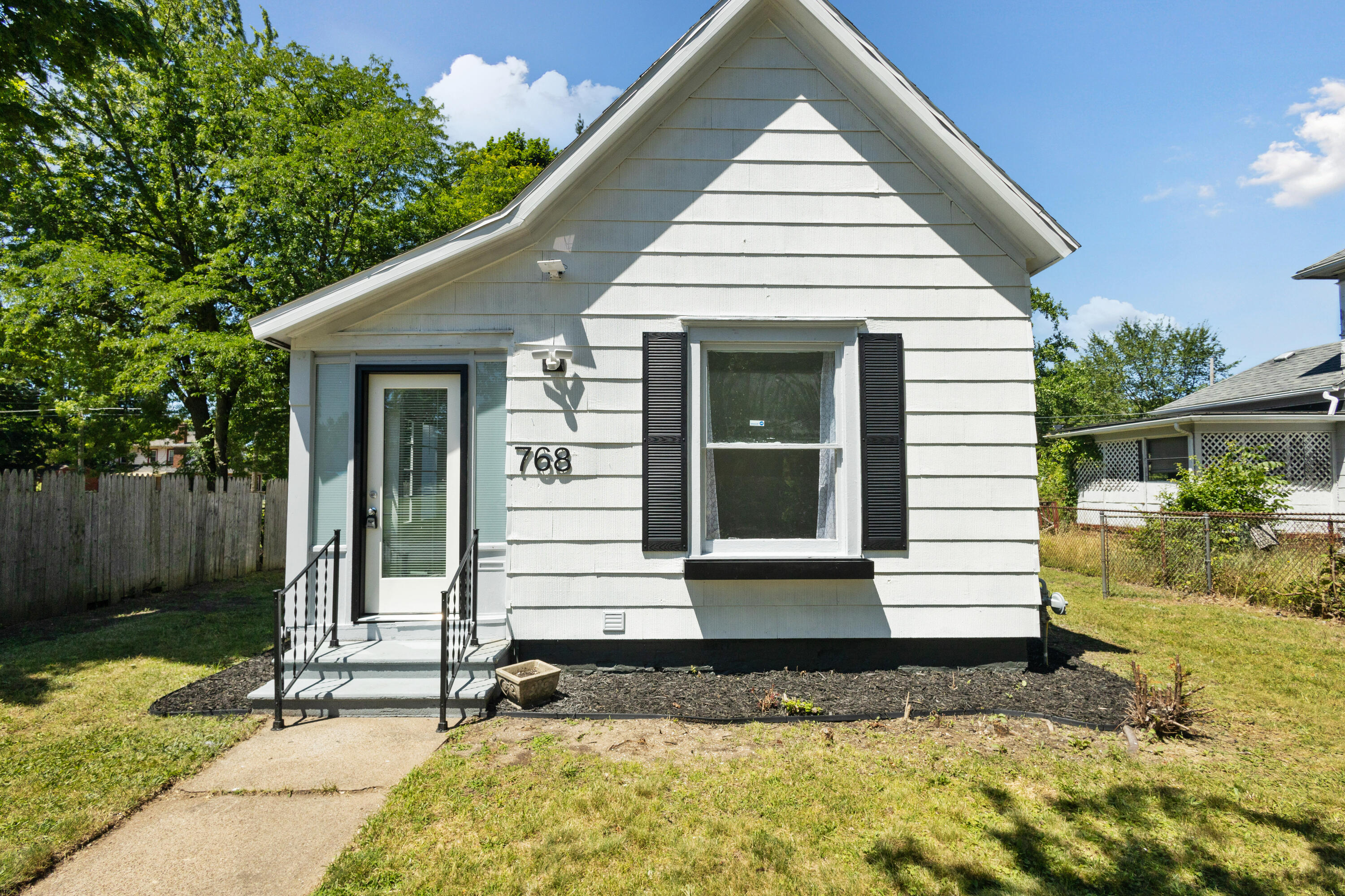 Pearl St, Benton Harbor, MI 49022