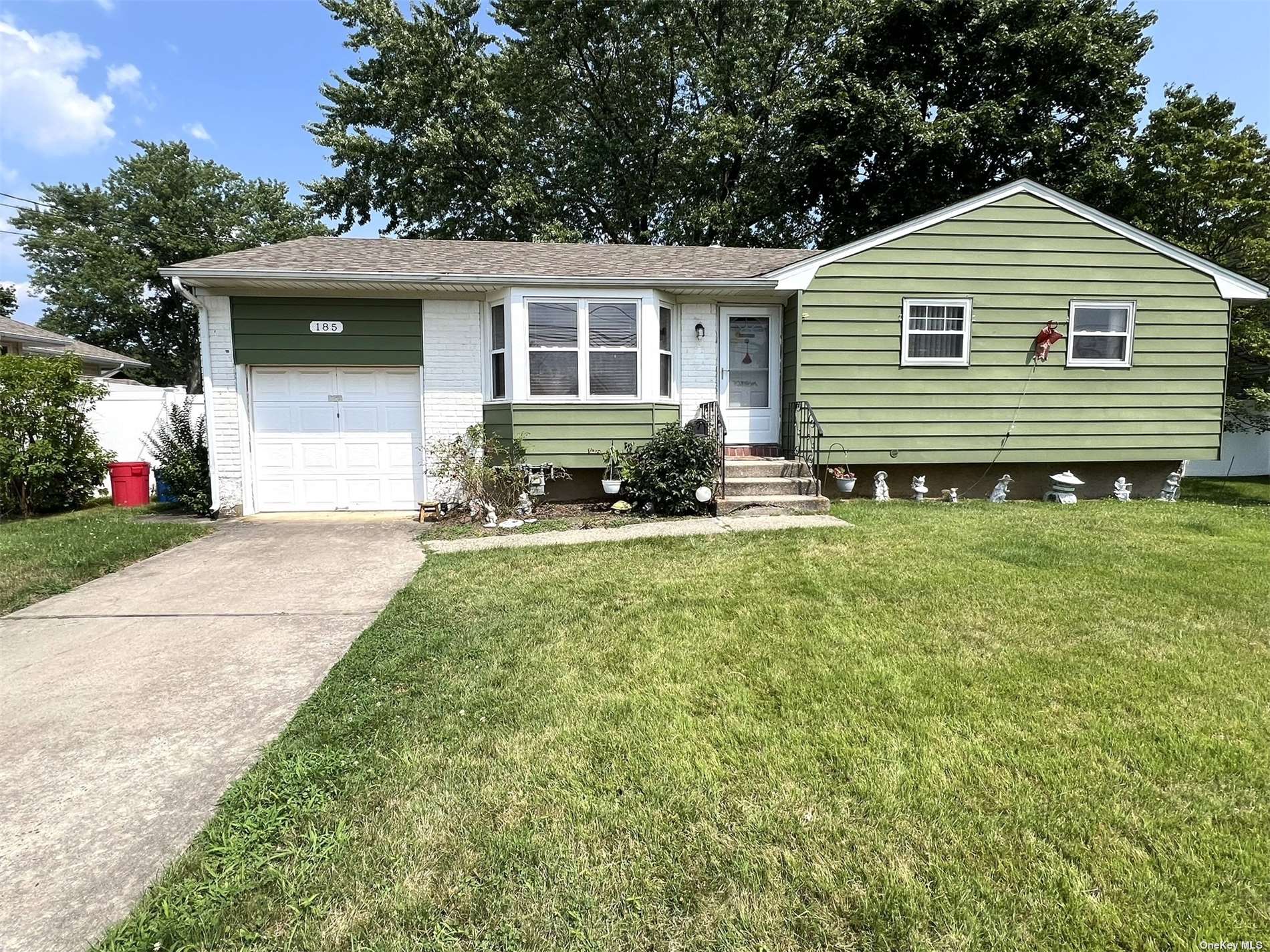 Homer Ave, Deer Park, NY 11729