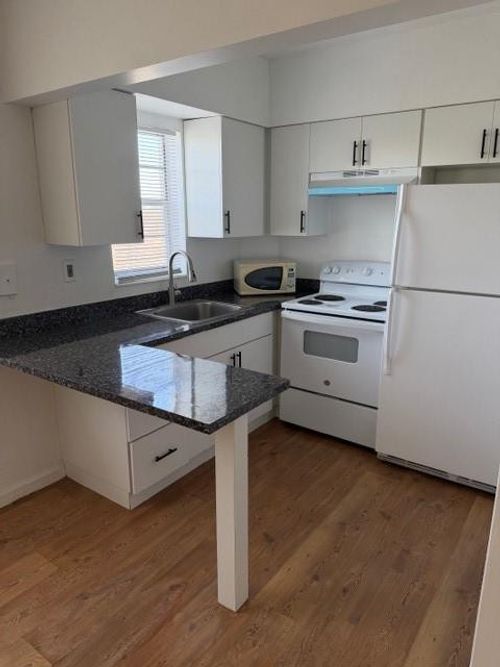 301-2420 Johnson St, Hollywood, FL, 33020-3982 | Card Image