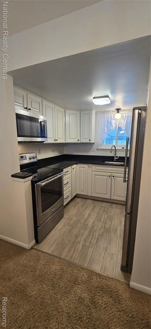 4-61315 Heritage Blvd, South Lyon, MI, 48178-1007 | Card Image