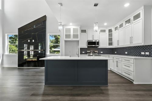 810 Euclid St, Cleburne, TX, 76033-6407 | Card Image