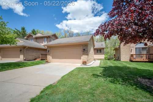 22130 River Ridge Trl, Farmington Hills, MI, 48335-4670 | Card Image