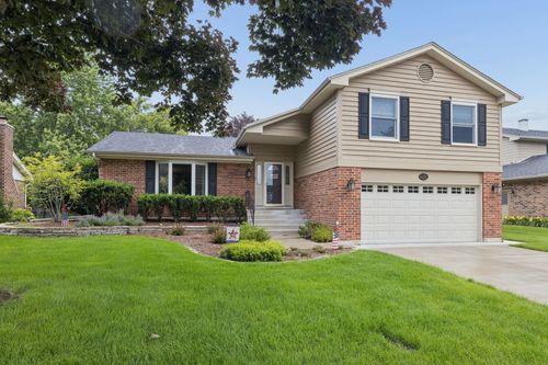 449 Farnham Ln, Wheaton, IL, 60189-7565 | Card Image