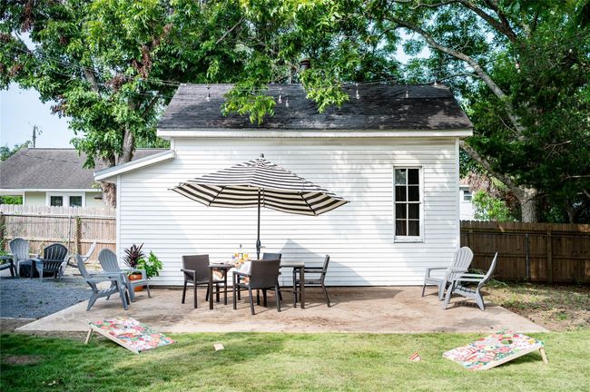 612 S Day St, House other with 4 bedrooms, 3 bathrooms and 1 parking in Brenham TX | Image 5