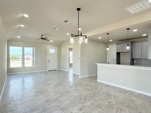 136 Camino Verde Ct, La Vernia, TX, 78121-5055 | Card Image