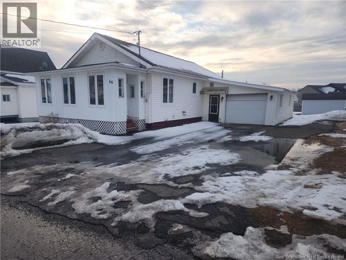 66 St-Antoine St, Saint Léonard, NB, E7E1Z4 | Card Image