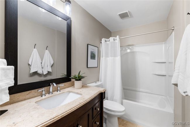 Bedroom 4 private bath | Image 32