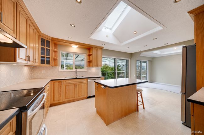 3221 Sail Place, House other with 4 bedrooms, 3 bathrooms and 4 parking in Coquitlam BC | Image 13