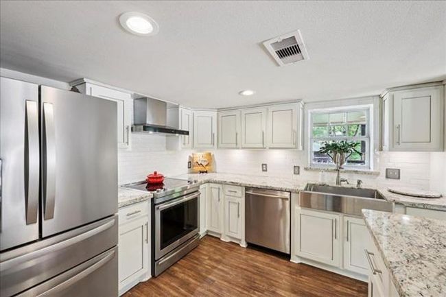 3231 Charles Ave, House other with 3 bedrooms, 2 bathrooms and 2 parking in Groves TX | Image 13
