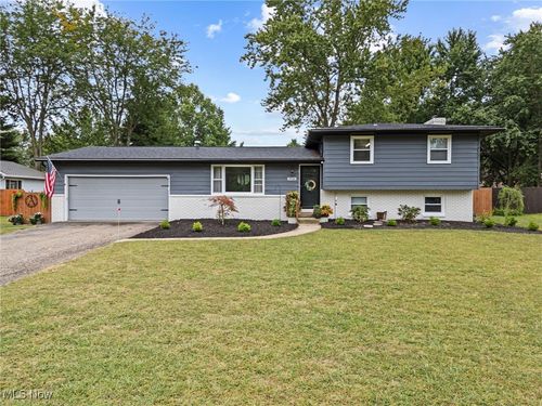 9756 Strausser St Nw, Canal Fulton, OH, 44614-8826 | Card Image