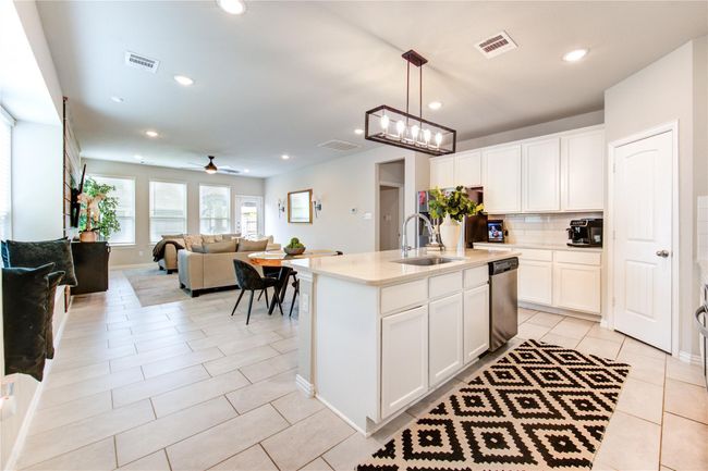 Beautifully maintained. | Image 4