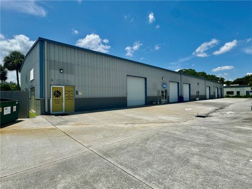 865 35th Ct Sw, Vero Beach, FL, 32968-5062 | Card Image