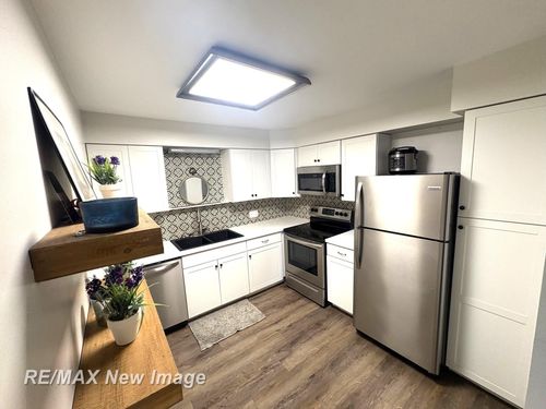 102 Provincial Ct, Saginaw, MI, 48638-6107 | Card Image